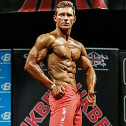 Shaun Smith competing at UKBFF show